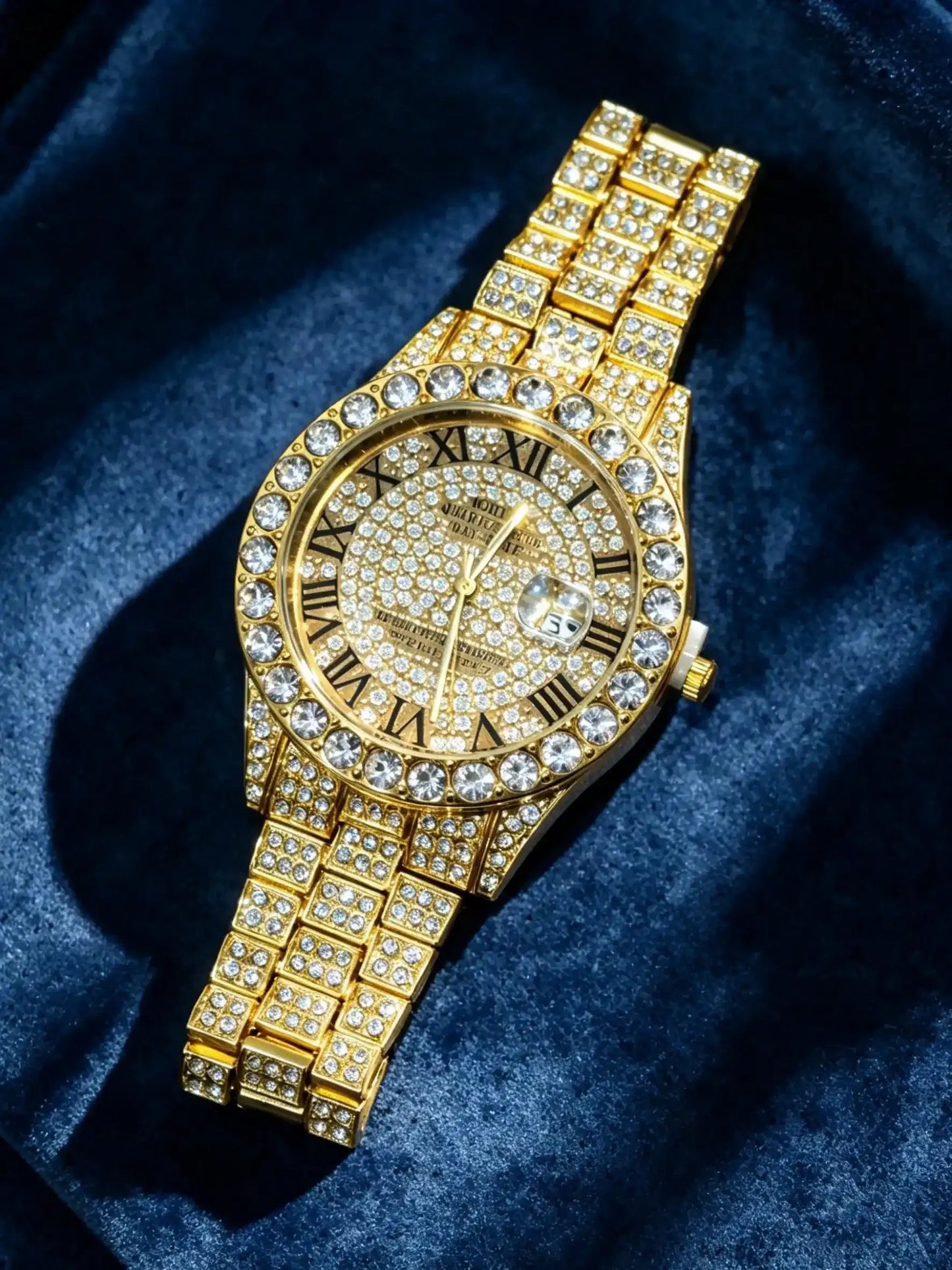Icedoutwatch Hiphop Rhinestone Diamond Watch 10 inches Cuban Chain Rapper Metal Band Plated Luxury Roman Numerals Timepiece Premium Trendy